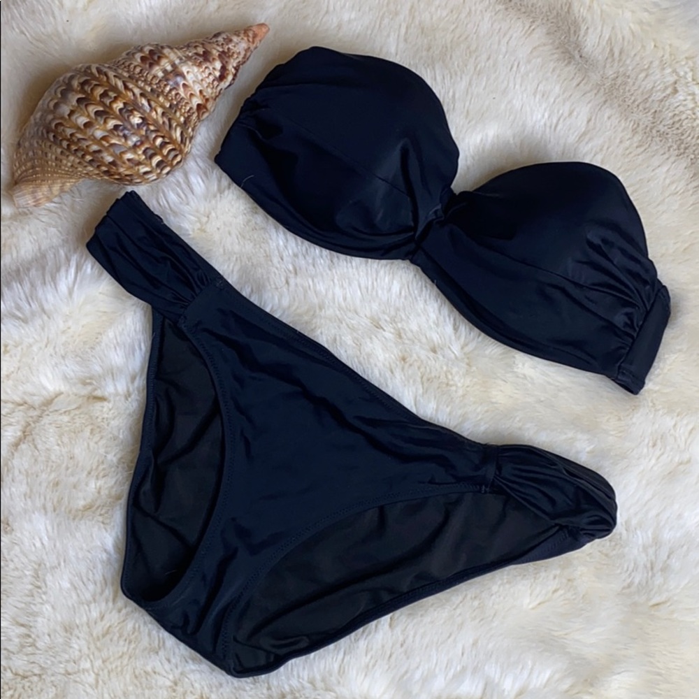 Victoria Bikini 34,D with Medium Bottoms